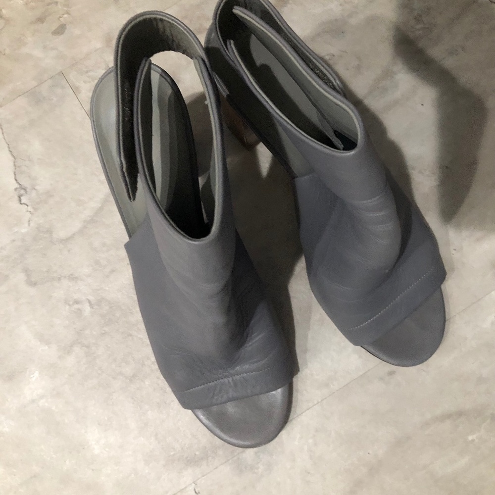 Vince Camuto gray wrap around ankle chunky heels